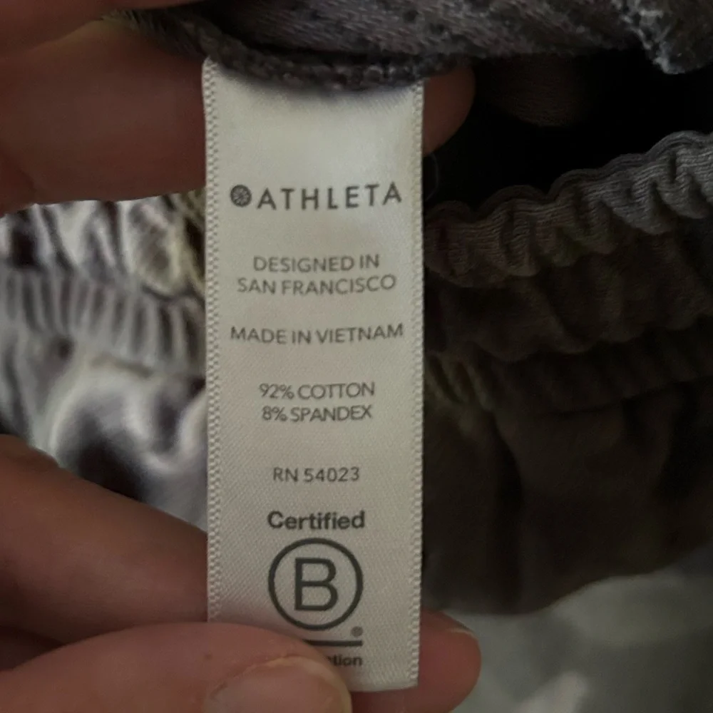 Athleta Camouflage Farallon Pants Size 4